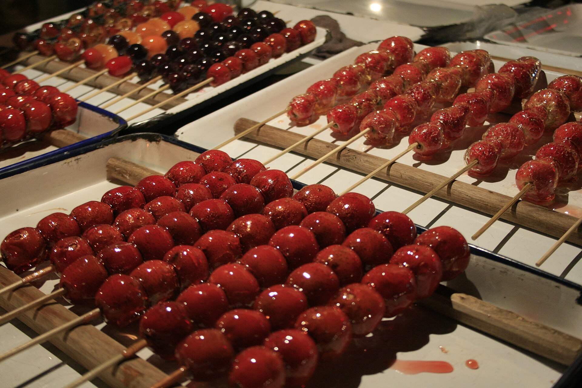 설탕을 입힌 빙탕후루 꼬치