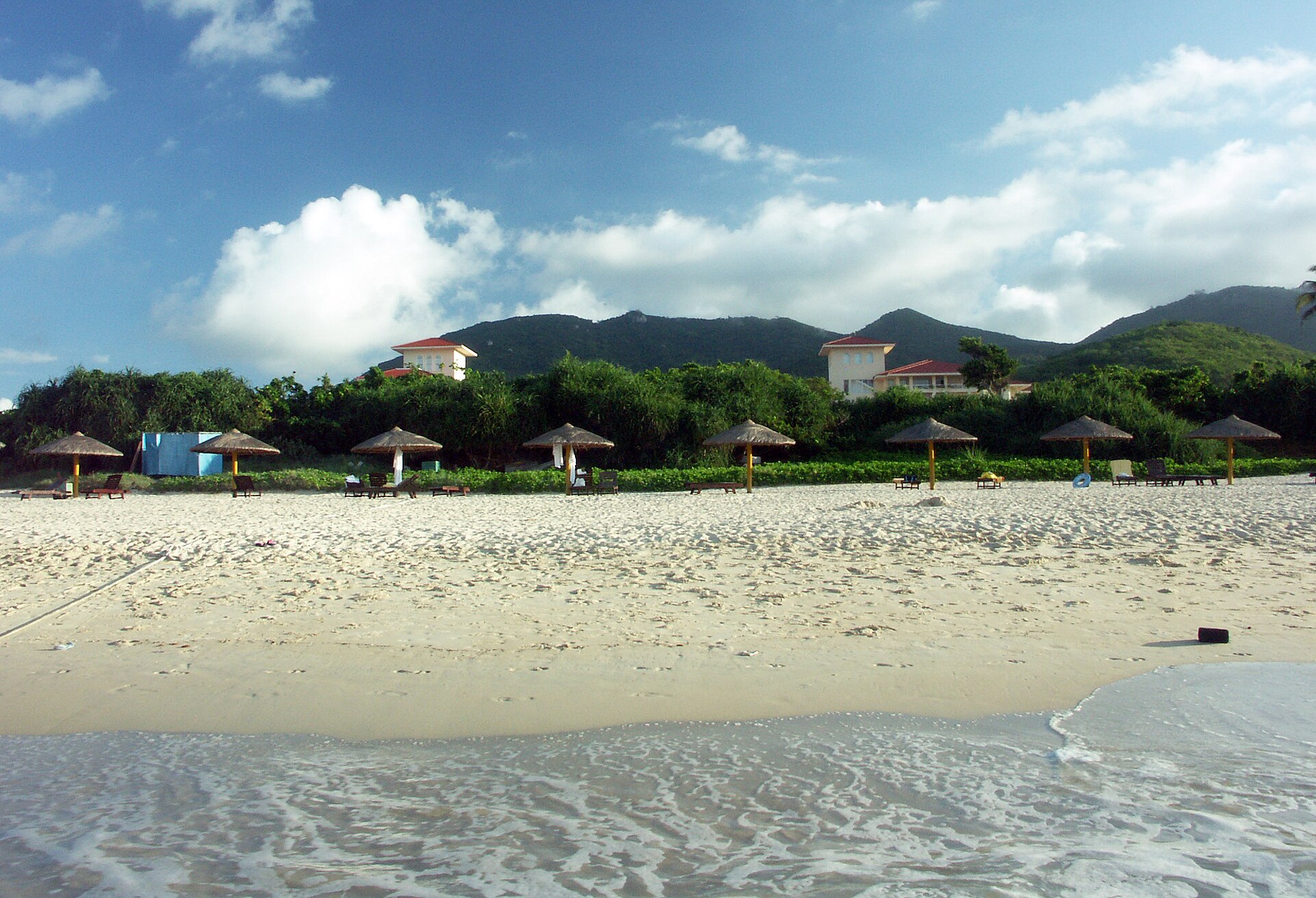 야룽만 리조트 앞 해변