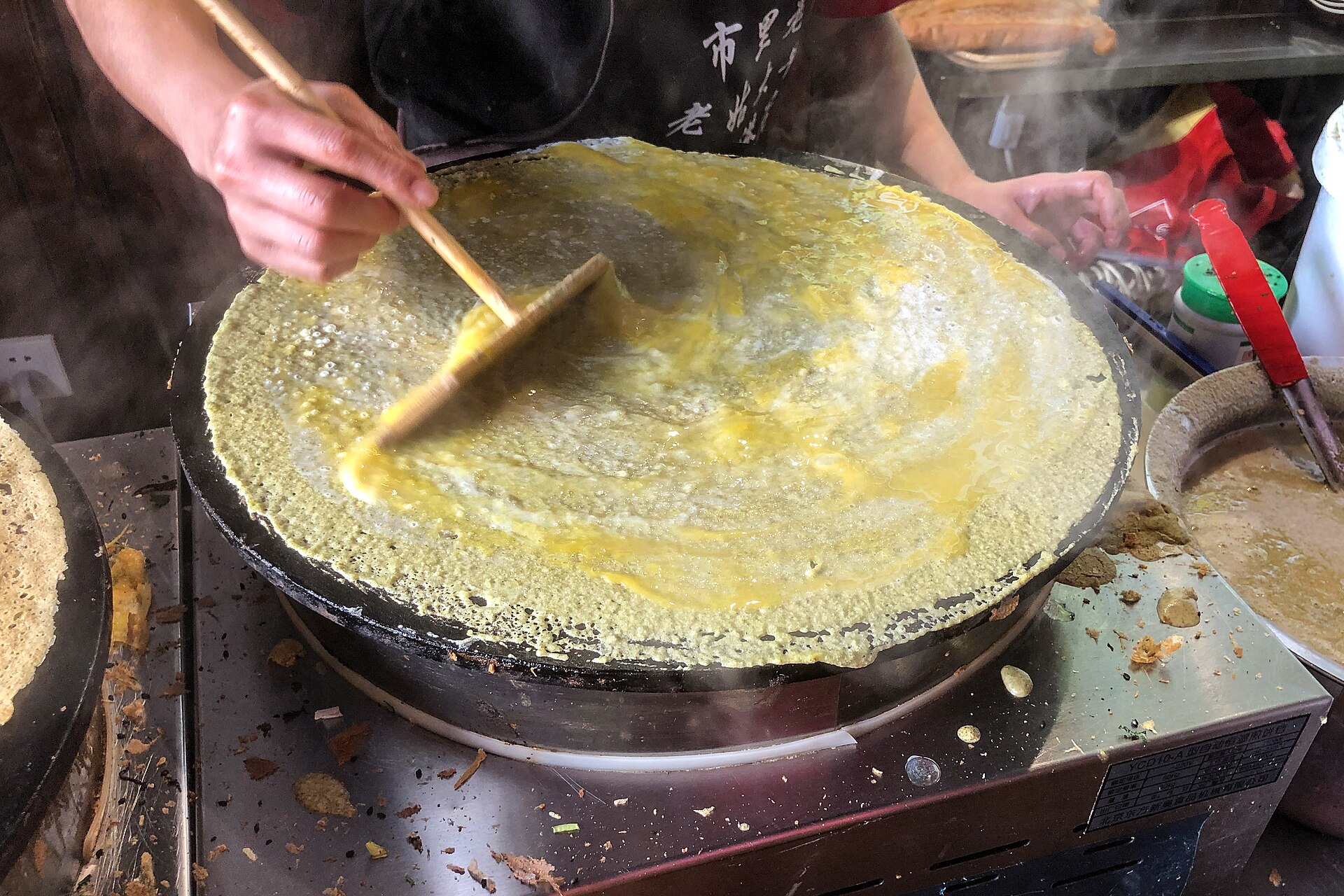 젠빙궈쯔를 굽는 모습